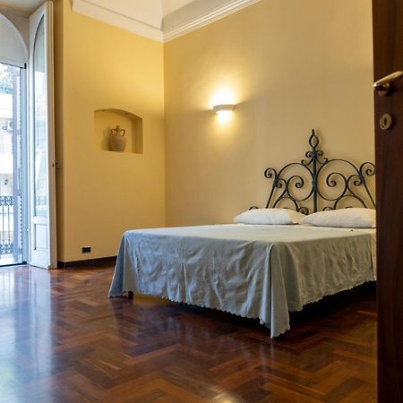 Sulla Via Del Teatro Apartment Bari Exterior photo