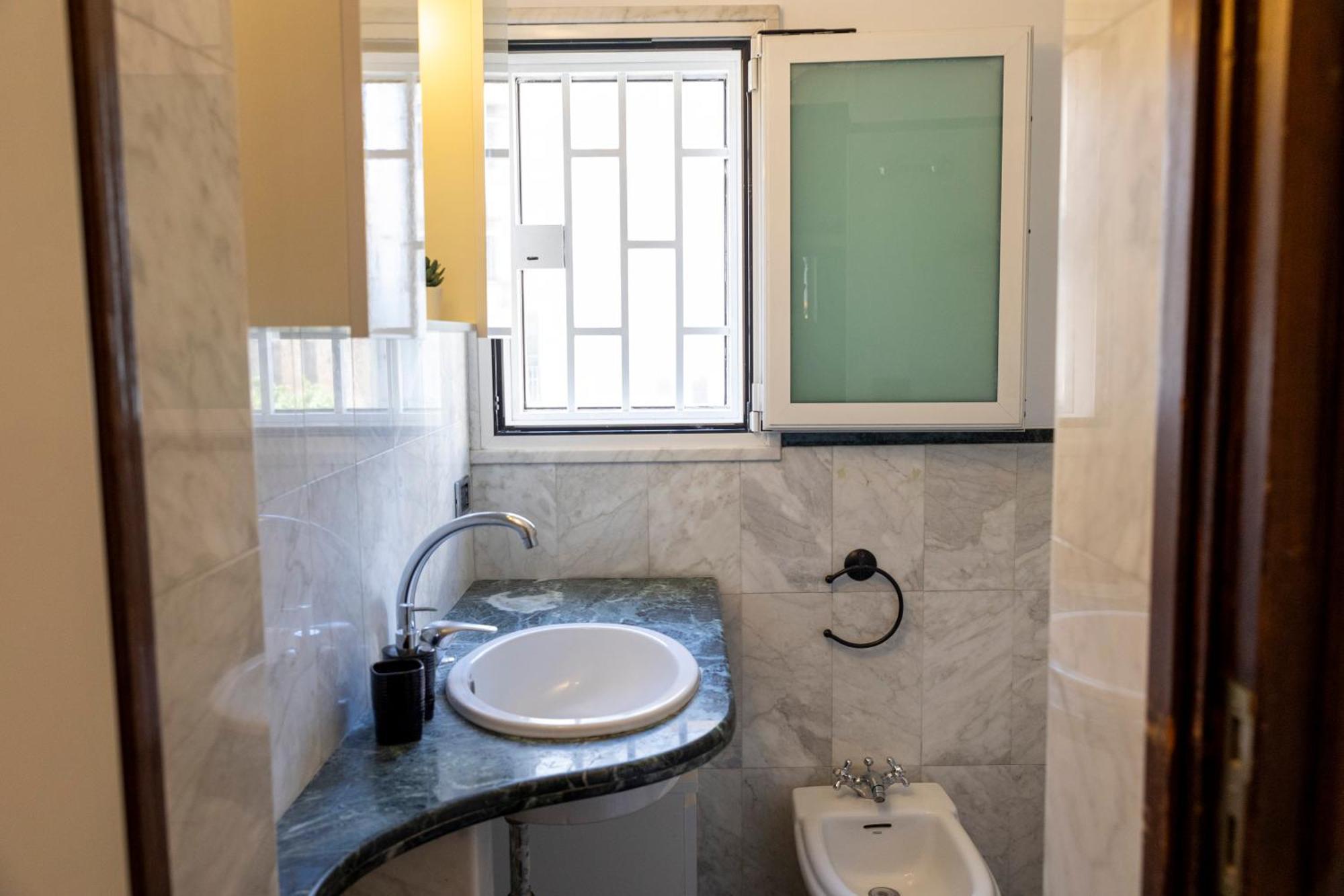 Sulla Via Del Teatro Apartment Bari Exterior photo